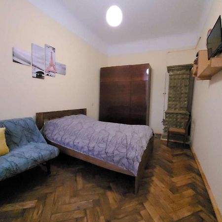 Зручна І Комфортна Квартира Недалеко Від Вокзалу І Центру Міста Lviv Exteriör bild