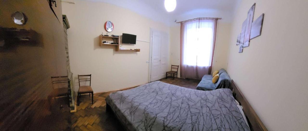 Зручна І Комфортна Квартира Недалеко Від Вокзалу І Центру Міста Lviv Exteriör bild