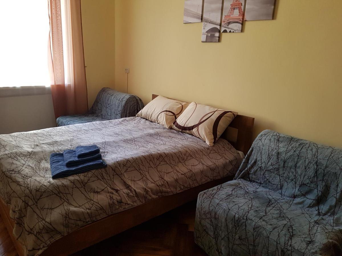 Зручна І Комфортна Квартира Недалеко Від Вокзалу І Центру Міста Lviv Exteriör bild